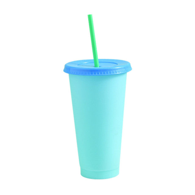 Color changing cups with lids and straws